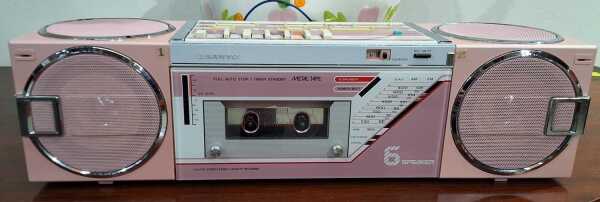RETRO STEREO