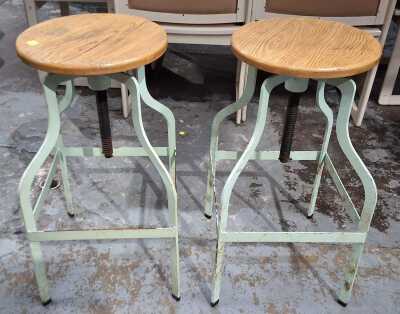 408 · VINTAGE STOOLS