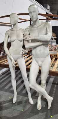 386 · MANNEQUINS