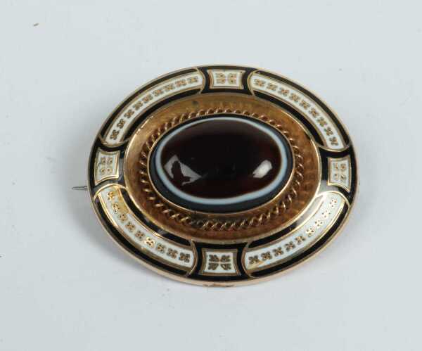 MEMENTO BROOCH