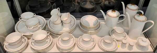 ARZBERG DINNERWARE