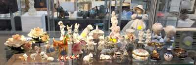 Figurines