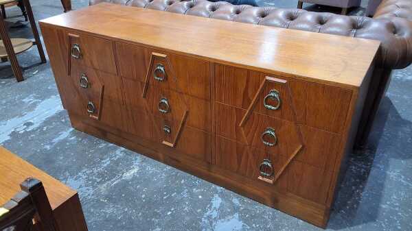 CHEST OF DRAWERS
