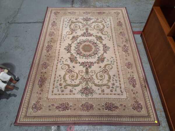 FLOOR RUG