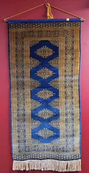 DECORATIVE WALL RUG