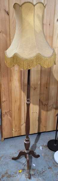 STANDARD LAMP
