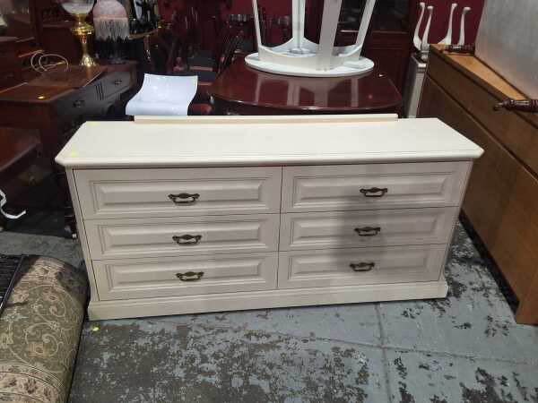 CHEST OF DRAWERS
