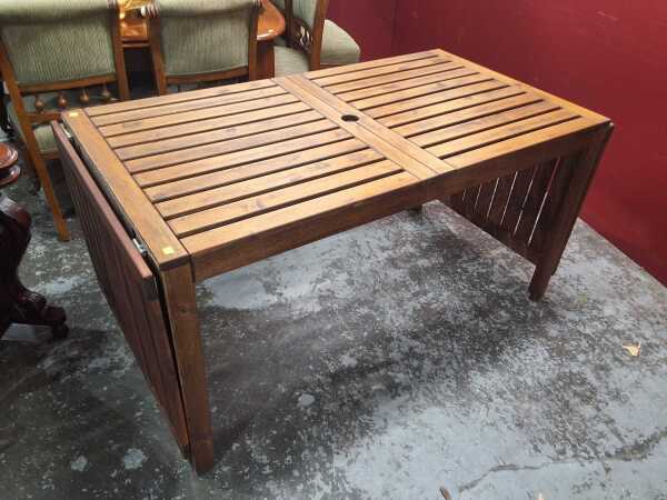 OUTDOOR TABLE