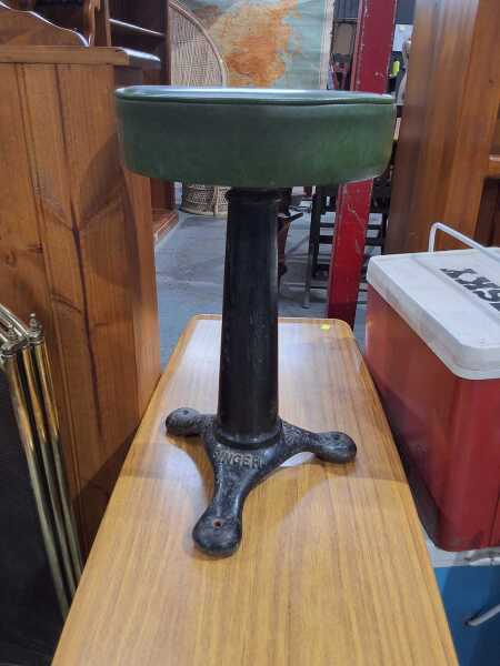 SINGER STOOL