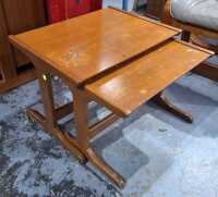 NESTING TABLES