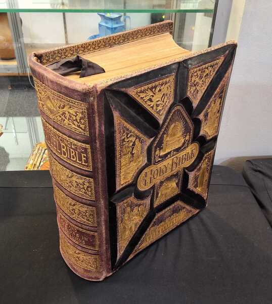 FAMILY BIBLE