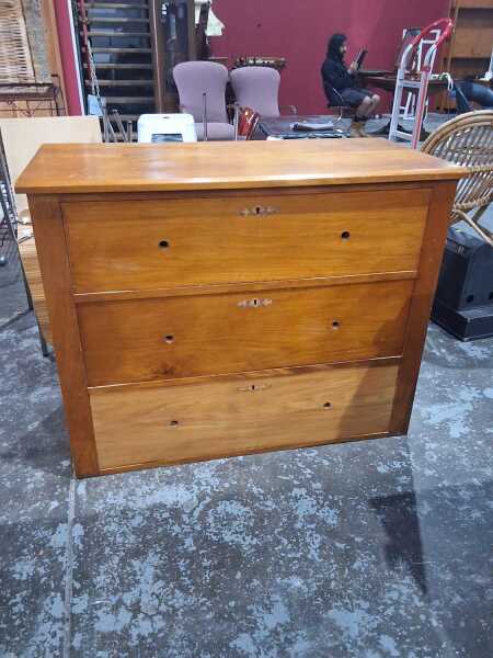 CHEST OF DRAWERS