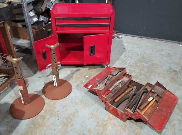 GARAGE LOT