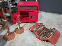 GARAGE LOT