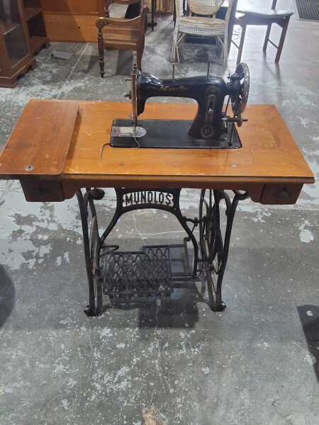 SEWING MACHINE