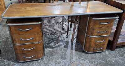 Arturo 'Art Deco' Desk