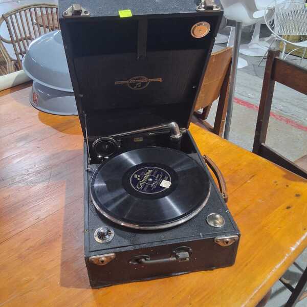 RECORD PLAYER