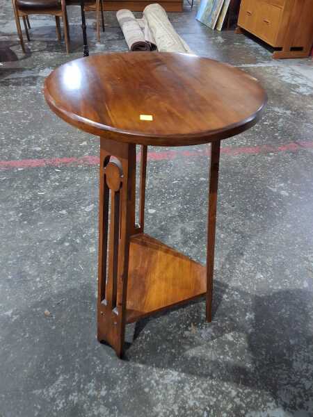 OCCASIONAL TABLE