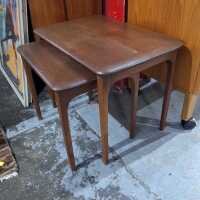 NESTING TABLES