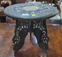 FOLDING TABLE