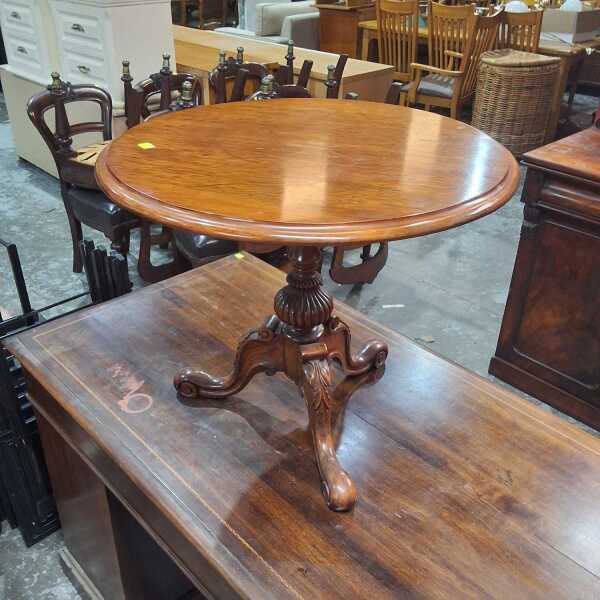 WINE TABLE