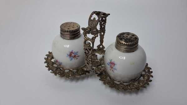 SALT AND PEPPER SET