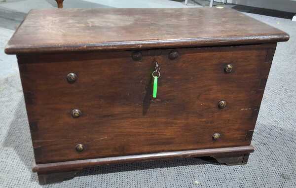 PETITE BLANKET BOX
