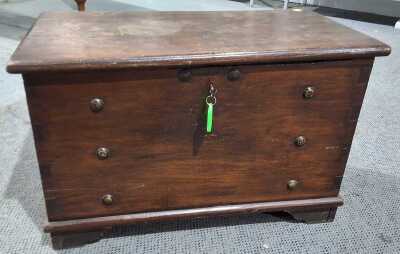 Petite Blanket Box