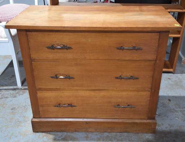 CHEST OF DRAWERS