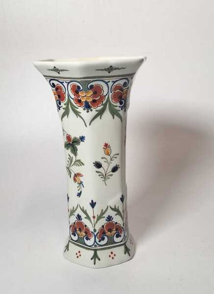 DELFT VASE
