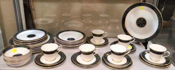 ROYAL DOULTON DINNERWARE
