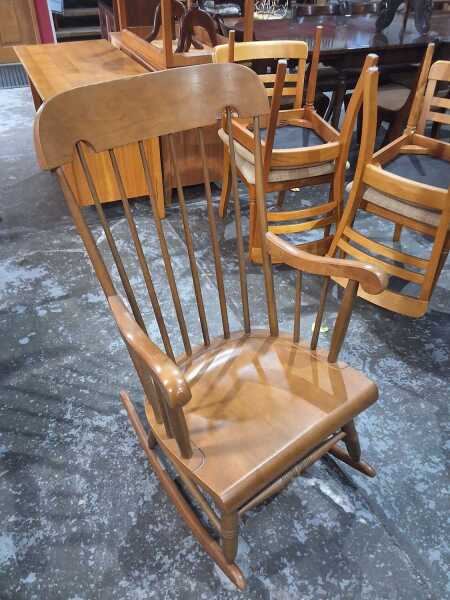 ROCKING CHAIR