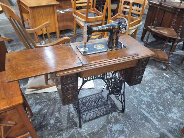 SEWING MACHINE