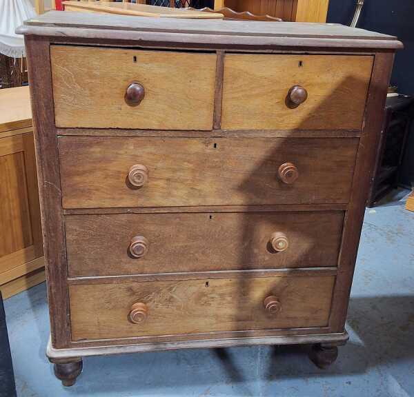CHEST OF DRAWERS