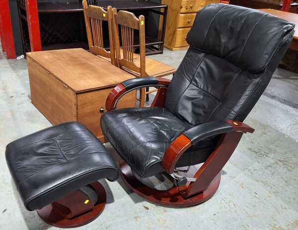 RECLINER AND STOOL