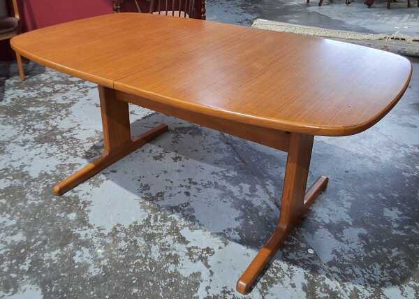 MID-CENTURY DINING TABLE