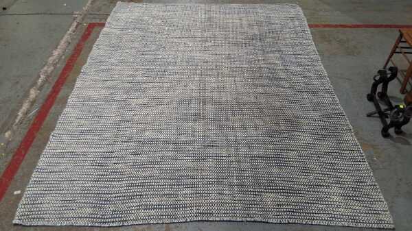 FLOOR RUG