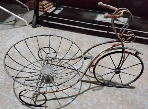 TRICYCLE PLANTER