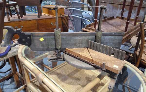 MITRE SAW
