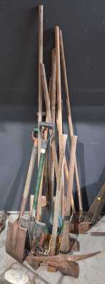 261 · GARDEN TOOLS