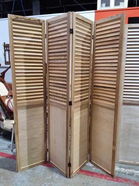 DRESSING SCREEN