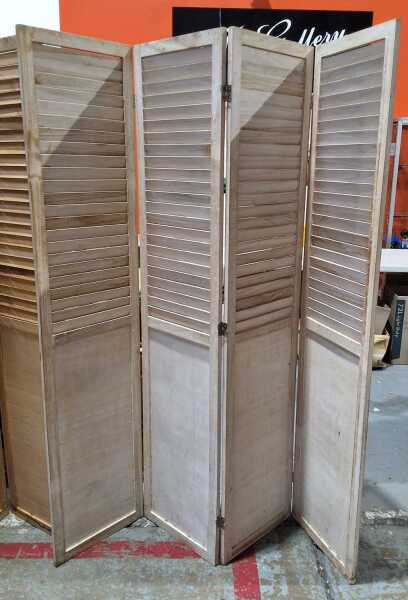 DRESSING SCREEN