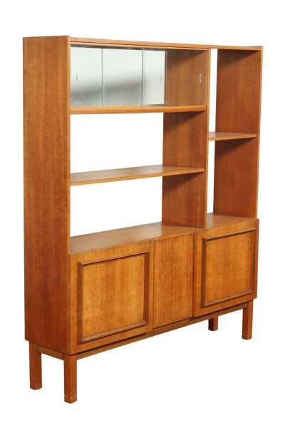 ROOM DIVIDER