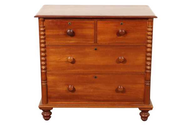 PETITE CHEST OF DRAWERS