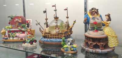 DISNEY SNOWGLOBES