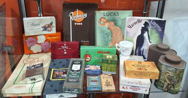 ADVERTISING COLLECTABLES