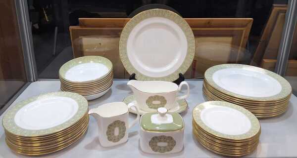 ROYAL DOULTON DINNERWARE