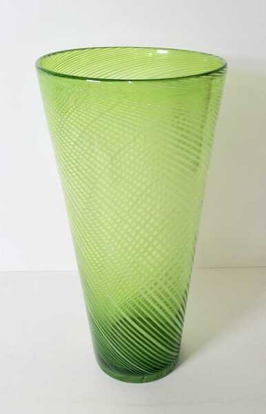 GLASS VASE