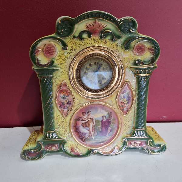 MANTEL CLOCK