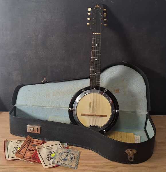BANJO